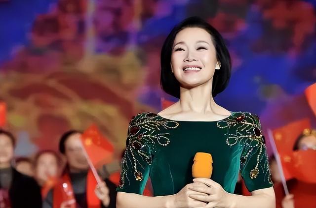 破·局|她被誉为军中花仙子，连续15年上春晚，男友患癌离世，52岁仍单身