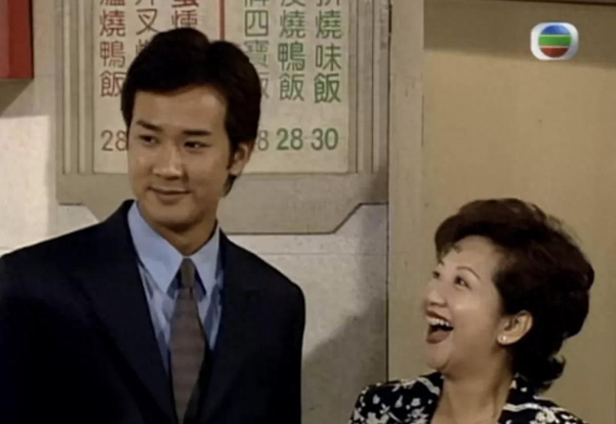 55岁TVB小生回巢客串拍剧,离巢22年定居北京,已转行做房地产业了