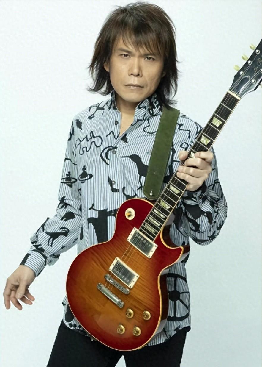 又土又丑,演唱会“摆烂”,从过气歌手到全民追捧,他究竟凭什么