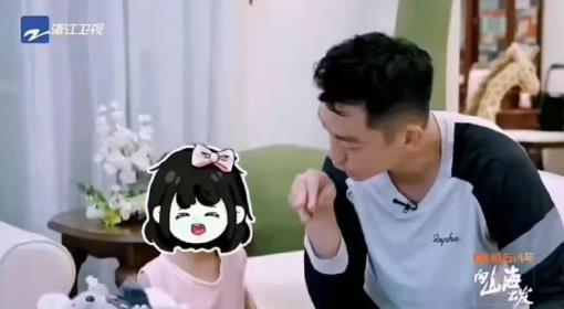 郑恺女儿综艺首秀，被网友质疑违反节目管理条例，8小时400万