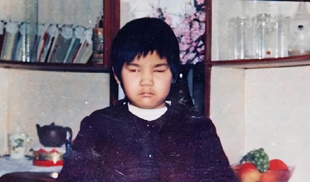 盲人|盲人歌手杨光:走红后被“雪藏”,娶美妻生儿子,如今怎样了?