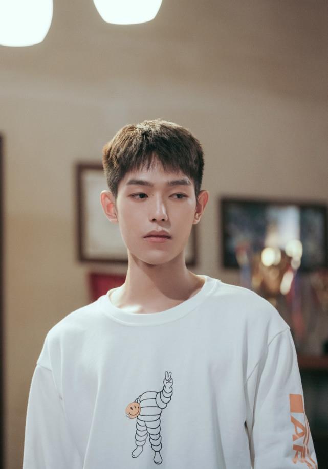 24岁千万网红官宣二胎!曾5年换9个男友,今嫁富二代老公酷似鹿晗