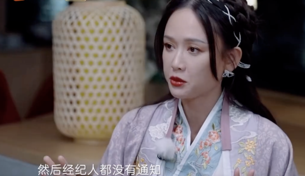 陈乔恩|陈乔恩夫妇庆祝婚后首个情人节,Alan在地上铺花瓣,承诺将永远爱她