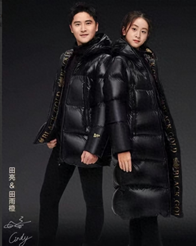 田亮父女罕见同框,森碟腿粗似爸,被指像孪生兄妹