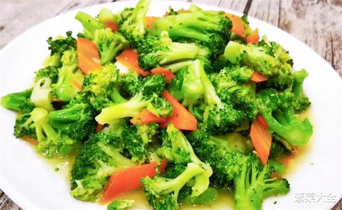西兰花|西兰花怎样炒才好吃?大厨分享技巧,清脆爽口,营养丰富又下饭