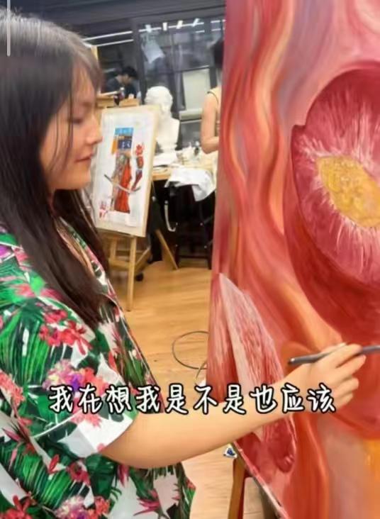 王岳伦送女儿回英国上学,王诗龄不舍落泪,父女温情时刻感人至深