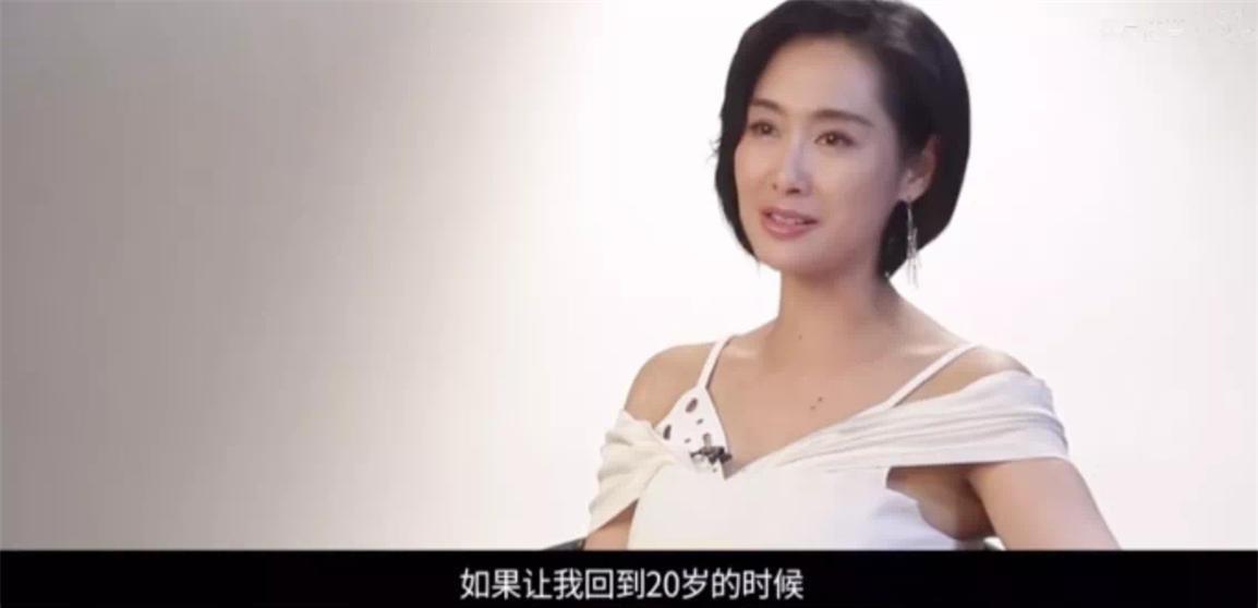 52岁朱茵现状曝光：住深山残屋，开97年的破车，活成了娱乐圈的大笑话