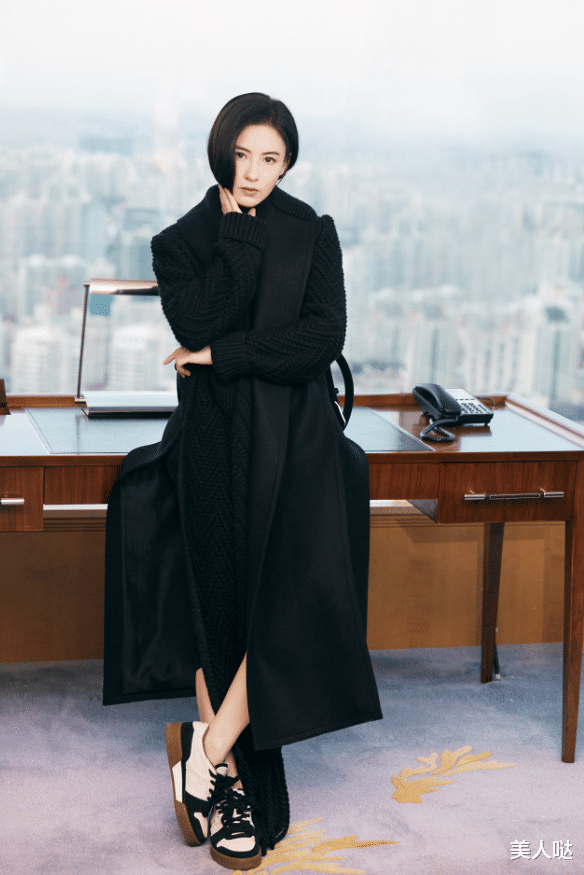 43岁的张柏芝脸也崩了？生图下脸部肿胀双眼凹陷，穿印花睡衣亮相大翻车