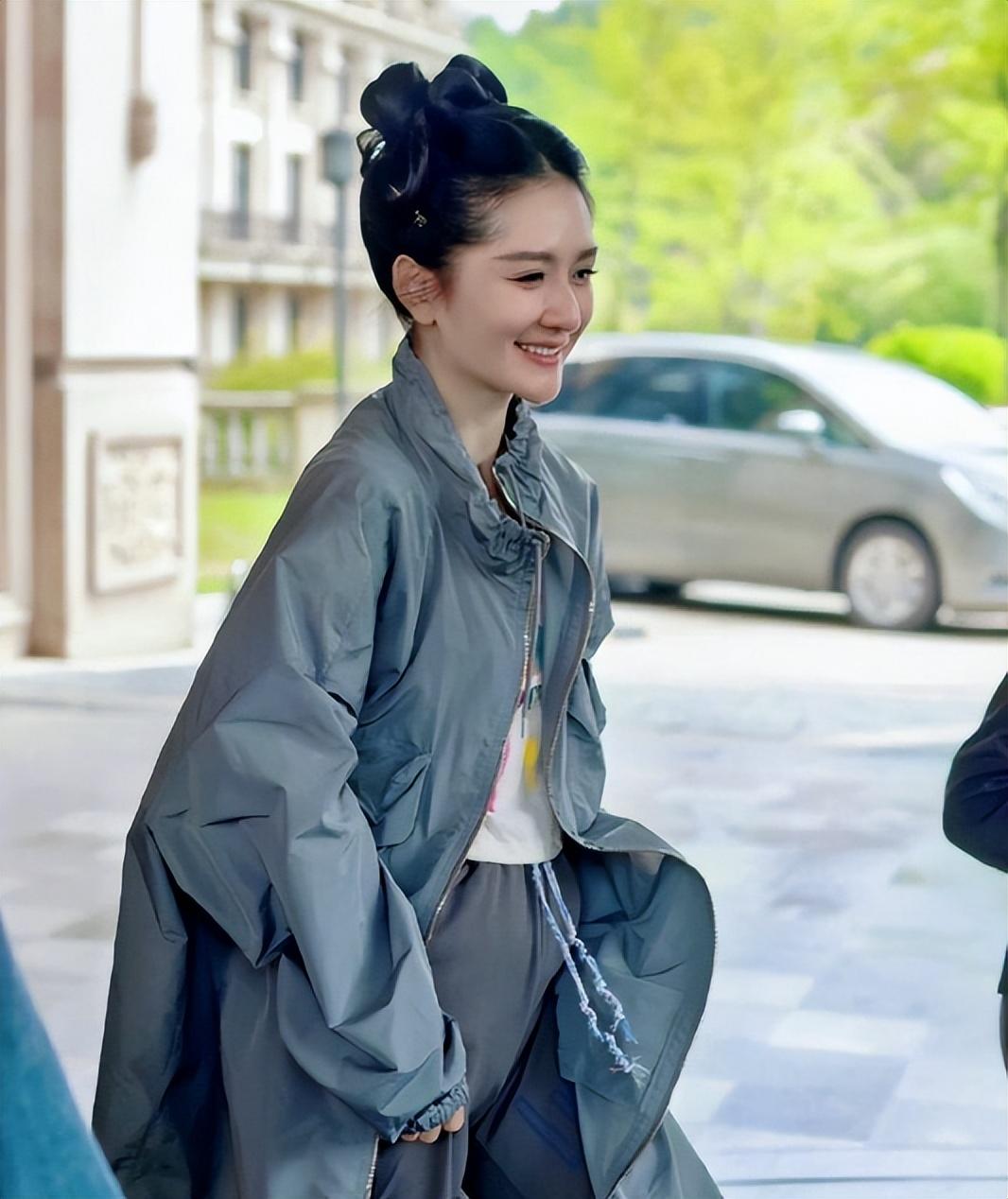 谢娜|谢娜夫妇携幼女上早教,2岁“小咘芽”接受英式教育,一节课400块