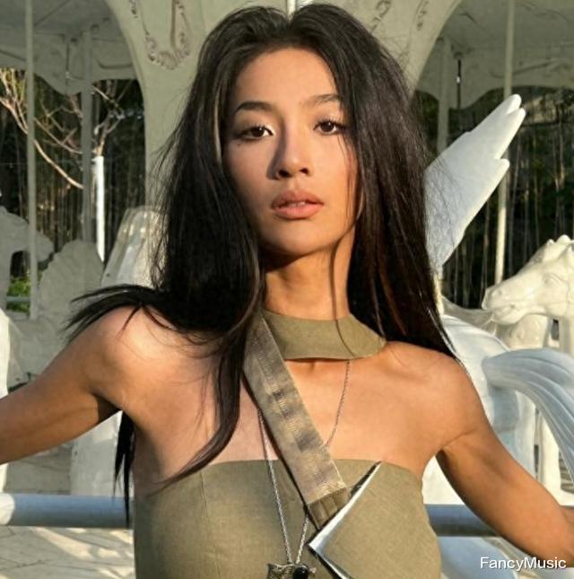 万籽麟否认和黄宗泽绯闻,表示自己也觉得离谱,曾和屈楚萧传绯闻