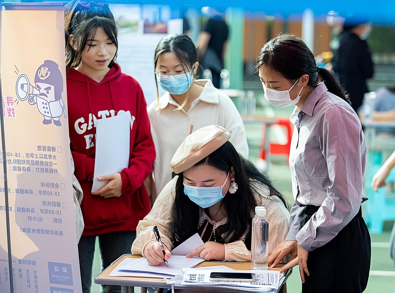 招聘|“断子绝孙”式招聘火了，企业的套路竞争，坑的都是应届毕业生