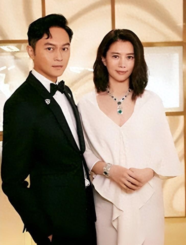 世上渣男千千万,最怕张智霖这种,结婚22年,袁咏仪输得一塌糊涂