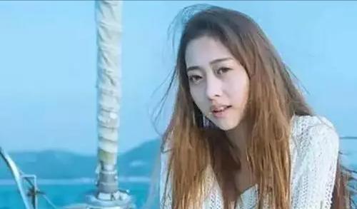 封王易主？卓仕琳二次直播太惨淡！1小时封四次，腿上刺青显眼