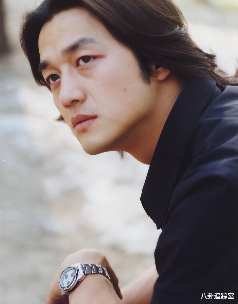 李亚鹏|曝李亚鹏半夜陪美女,男方主动手挽手,海哈金喜被迫回应引热议