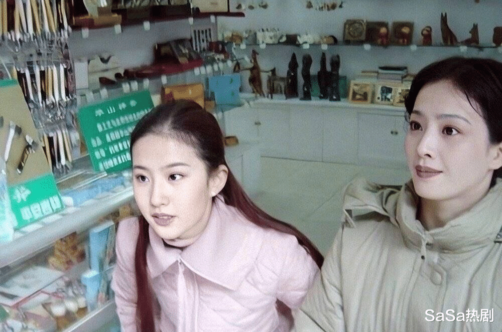 这样的刘亦菲你见过吗？她很单纯也很清醒，神仙姐姐绝非浪得虚名