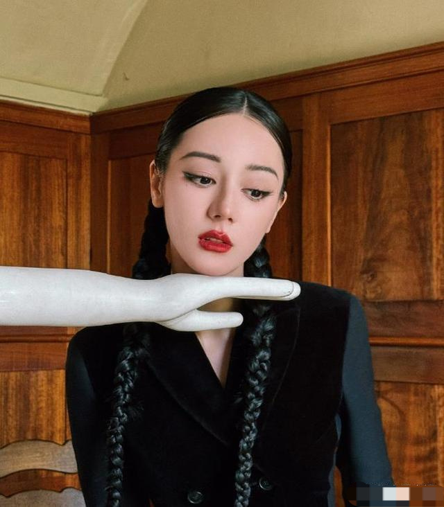 黄景瑜前妻再曝猛料!内幕足以让黄景瑜下岗,迪丽热巴又怎么办?