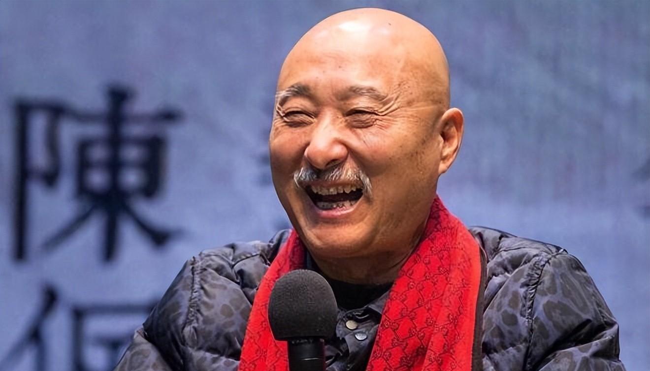 舅舅外公都是影帝，爸爸是国家一级演员，海归学历现在是网红