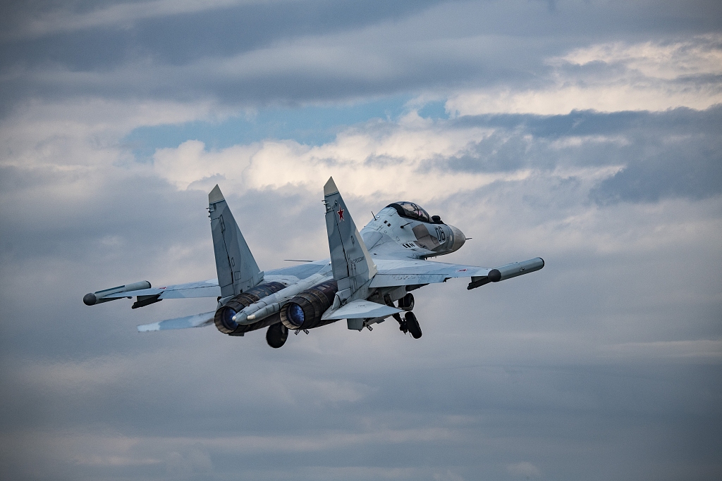 这也是继英国向乌克兰提供贫铀穿甲弹之后又一款突破俄罗斯底线的武器