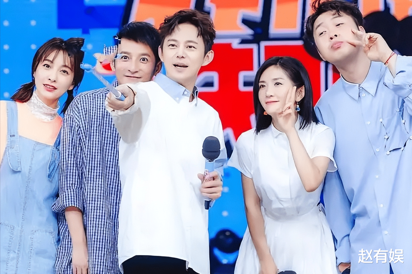 谢娜|谢娜暴瘦20斤回归综艺!波浪卷大红唇气场强,宁静被惊艳看呆