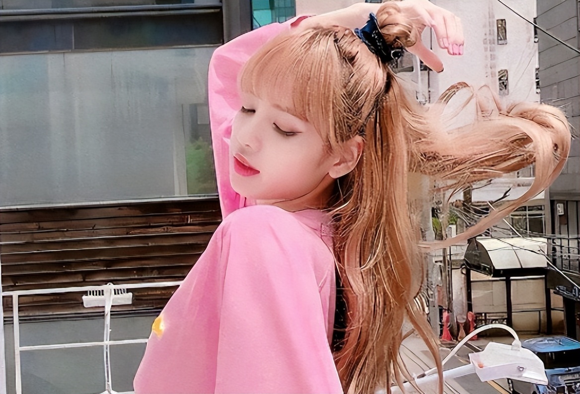 曝Lisa疯马秀杀疯,疑Blackpink全员当特邀,还有钢管舞, 评论沦陷