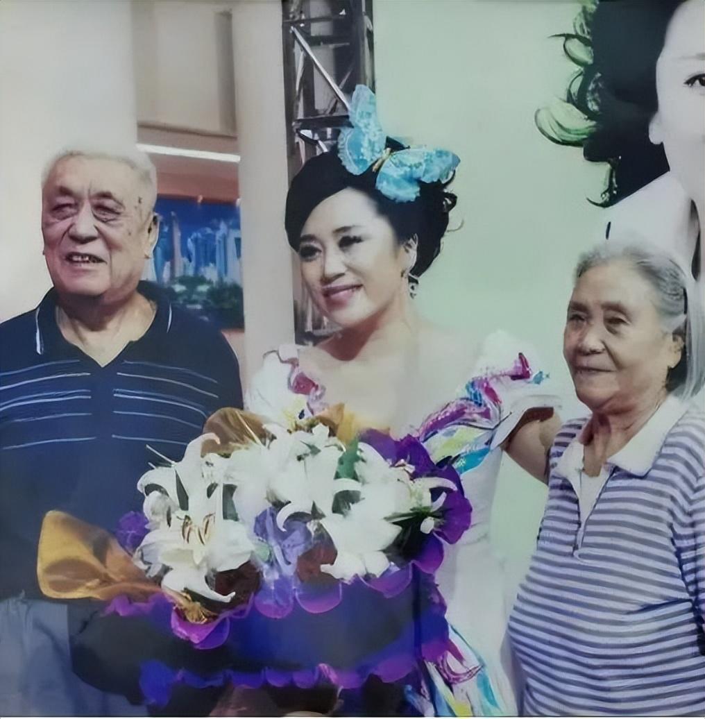 52岁歌唱家李海鸥去世,因过度劳累癌转移,遗愿是把骨灰撒向大海