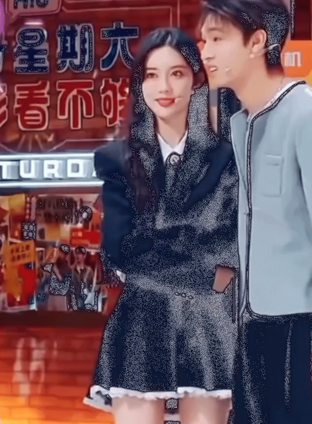 曝孟子义与秦霄贤已同居,同框假装不认识,被网友扒出恩爱细节!