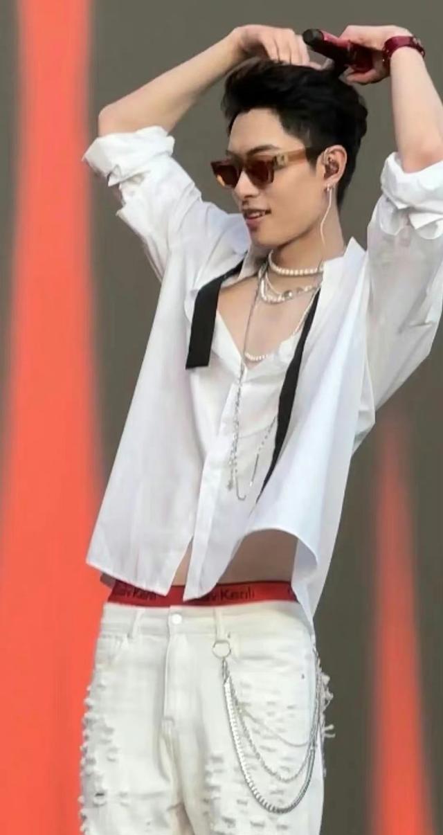 ck|木子洋的CK内裤是假的,男艺人露内裤边是擦边还是邋遢?