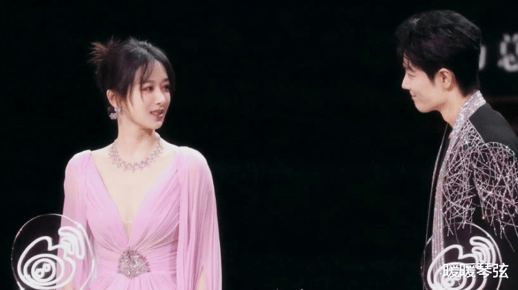 胡歌|胡歌爆冷获奖赢肖战,唐嫣被拦门外,赵丽颖不去参加才是人间清醒