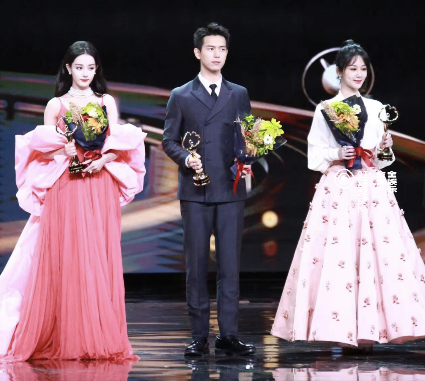 胡歌|微博之夜经典名场面超全汇总！胡歌刘亦菲获King和Queen惹网友不满