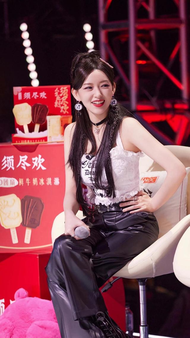 破产|百变女王程潇,再这样失眠下去,我就搬到月亮那住