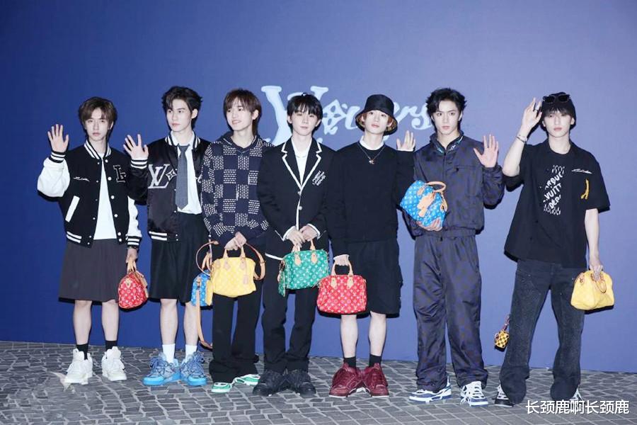 从LV香港大秀看懂，为什么内地娱乐圈如此蓬勃，港娱却在走下坡路