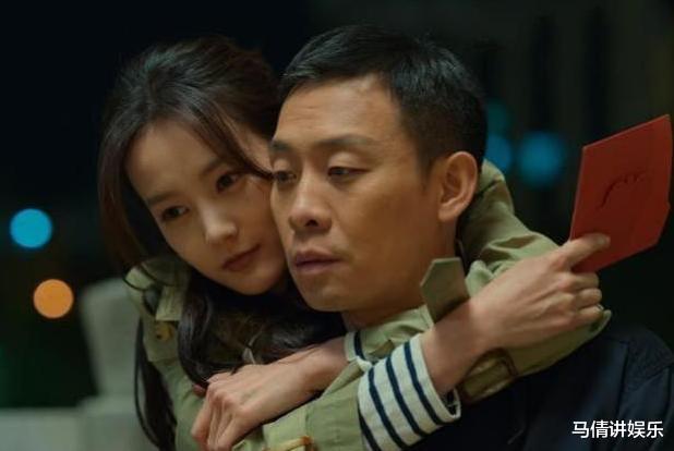 有特权？李一桐光脚风波升级，脚趾甲被嘲又黄又黑，网友：没素质