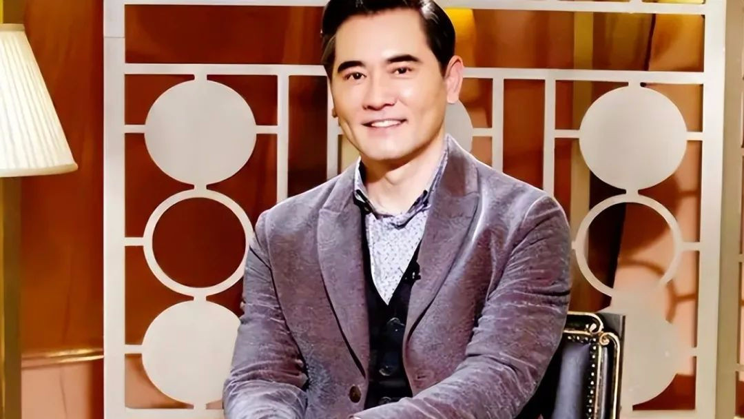 他是著名演员，被多位富婆倒追，63岁未婚，上亿资产无人继承