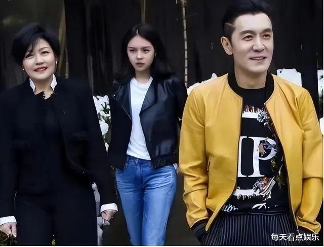 李咏|李咏病逝4年后,妻子深夜发文公布喜讯,网友:“恭喜”