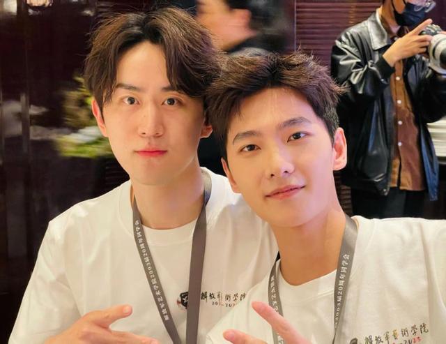 杨洋|红了依然保持联系!杨洋策划20周年同学会曝光!聚会满满创意获赞