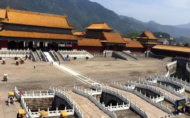 横店20万群演现状:美女泛滥成灾,懒汉光棍遍地,想红想疯了?