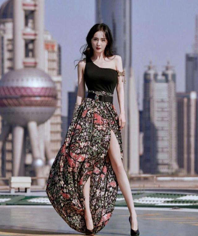 杨幂的特色与风格：红毯走秀的魅力展示与演艺事业的成就