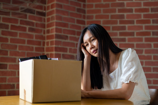 |女孩子听了领导的话,当场就感觉要失去他了