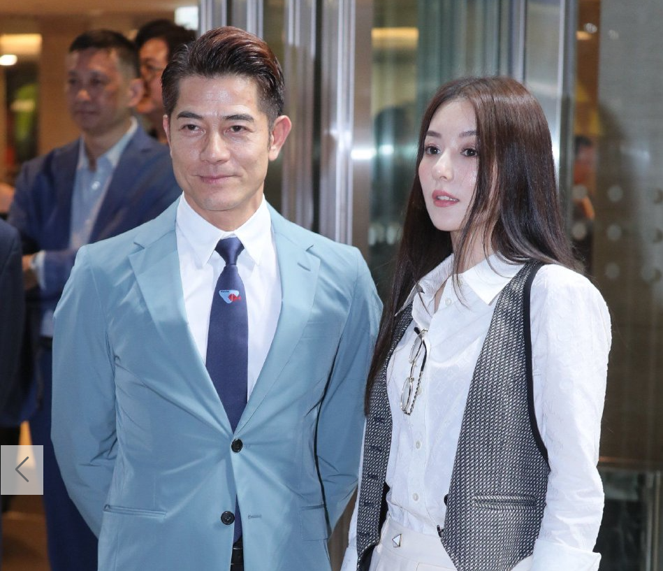 郭富城携妻子方媛现身马场 赛马赢得复出后首场头马