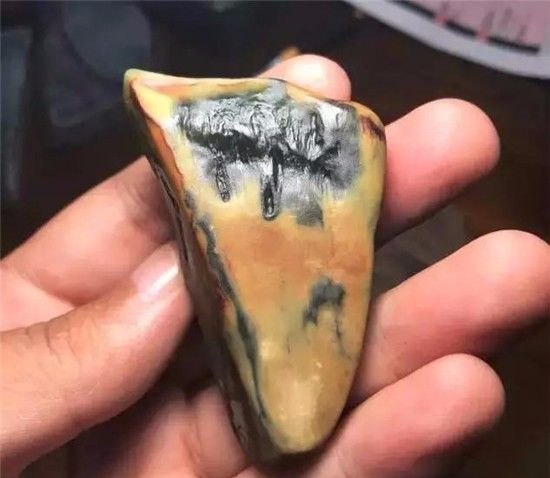 翡翠原石的“油性”到底是什么意思??