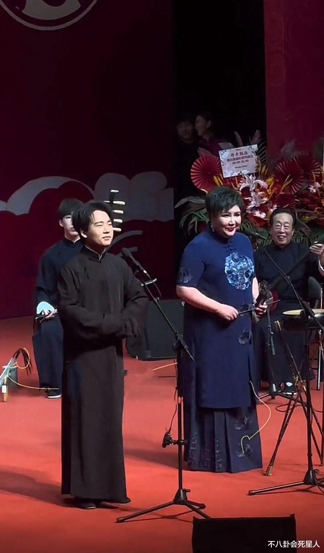 这3位和继母关系亲密的星二代,背后各有各的心酸