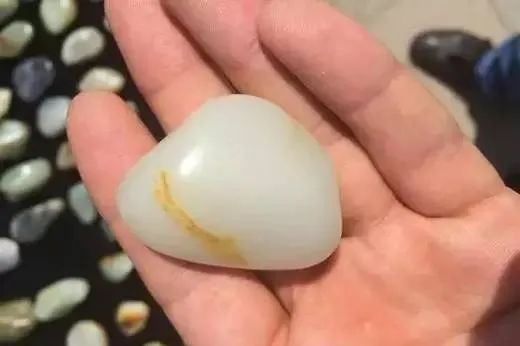 买和田玉要擦亮眼睛