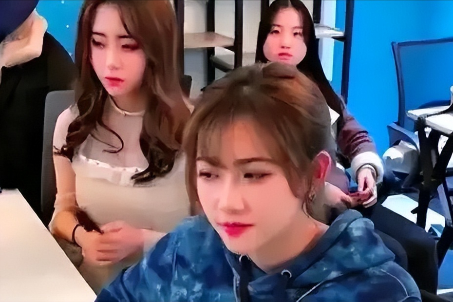 彻底翻车!网红疯狂吸粉1974万,现转拍性感视频,网友直呼辣眼睛