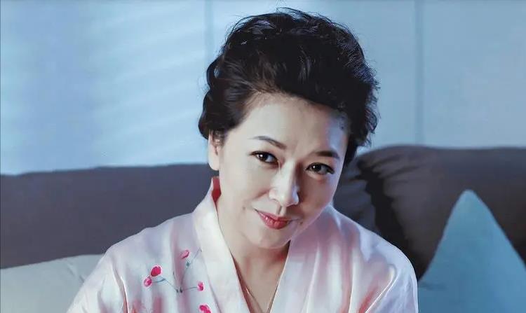 高曙光留不住婚姻,靳东拿不下女儿,偏偏田小洁可以让江珊死心塌地