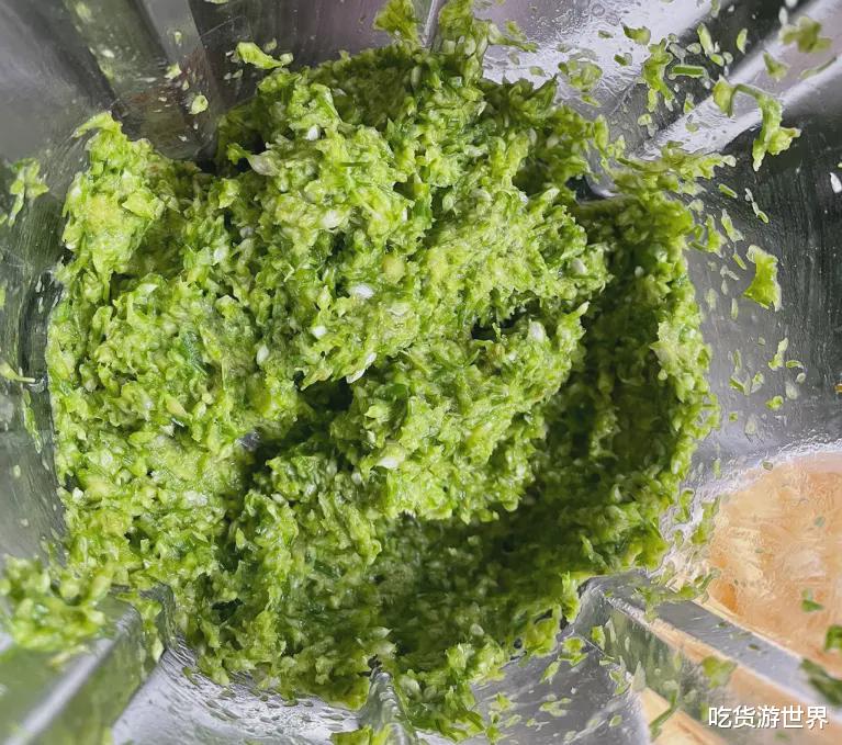 韭菜|腌韭花酱，只放盐容易坏！母亲教我一招，翠绿不发黄，久放不长毛