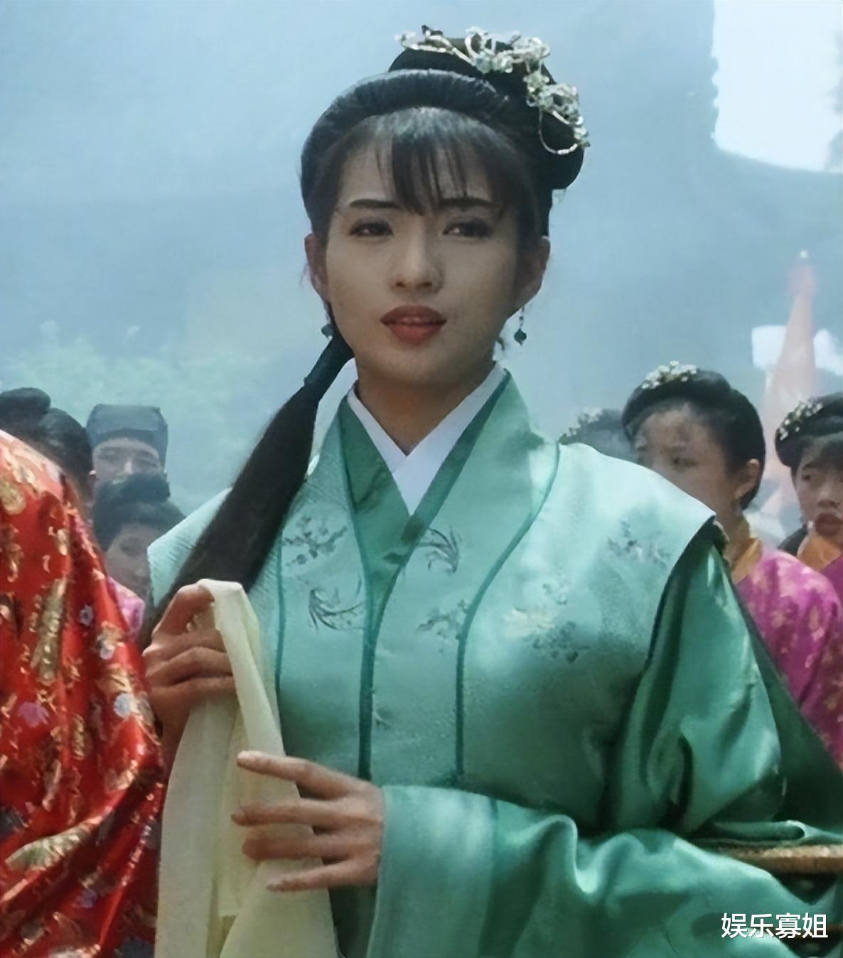 《唐伯虎点秋香》冬香扮演者温翠苹遭当街家暴,狂踹腹部至少5下