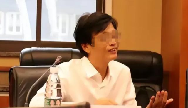 高校教师|高校院长工作群翻车后续,简历从官网撤下,校方处理结果公布