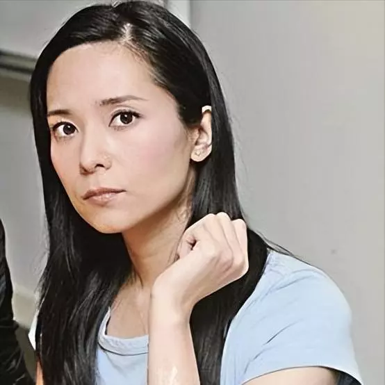 12年前，那个倒贴3套房嫁到河南农村的混血港姐郭羡妮，怎样了？