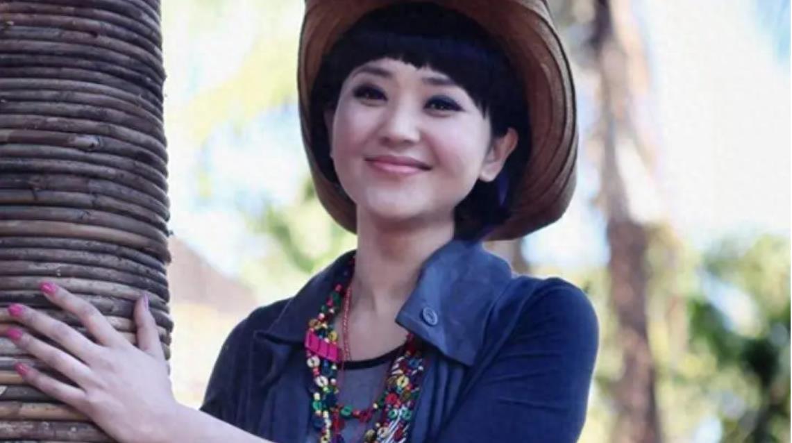 从“央视一姐”到“查无此人”,49岁的方琼,终于落得这一下场!