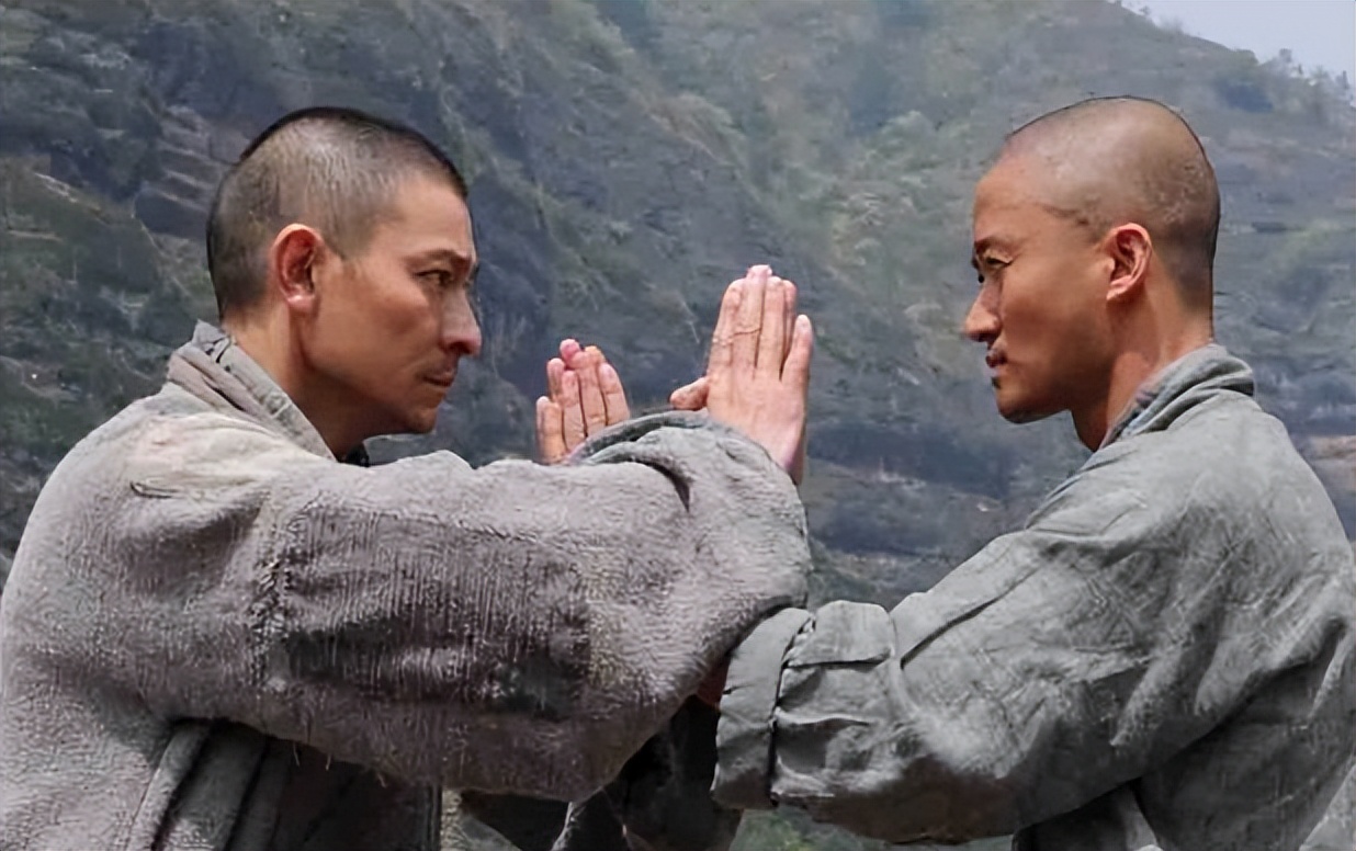 刘德华|吴京一家四口与刘德华合影，谢楠和小儿子吴虑追星成功